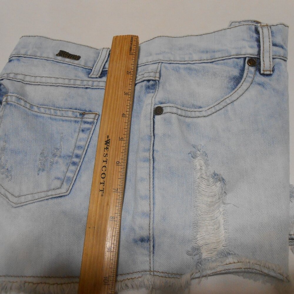 Cute Fits Me Destroyed cut-off denim jean shorts size 28 light wash 👩